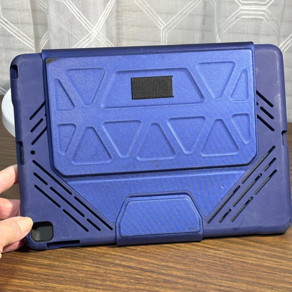Targus Pro-TeK Case Blue folio style for I-pad 7,8 & 9th generation 10.5” and …